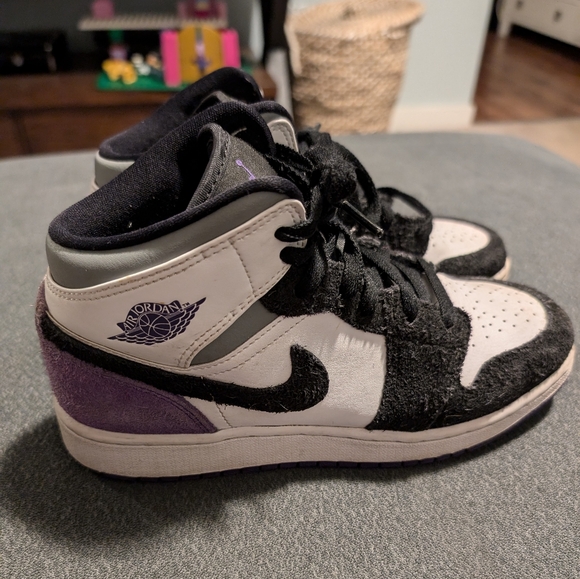 Nike Air Jordan 1 Mid SE sneakers size Youth 5 - Picture 1 of 5
